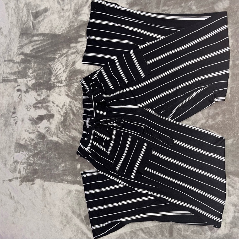 Black and white flowey pants